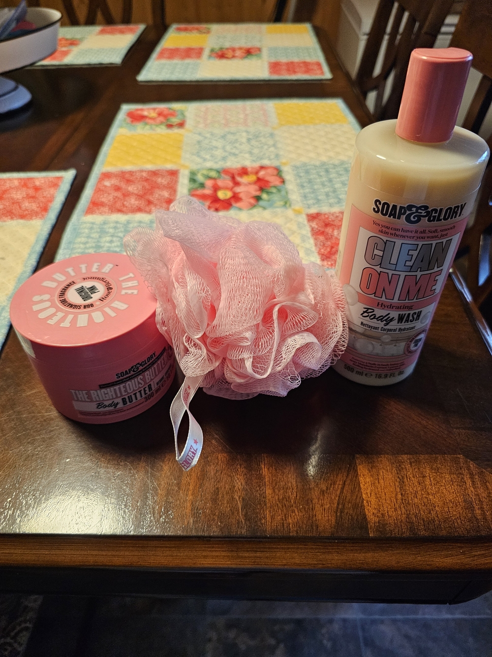 Soap & Glory Clean On Me Body Wash + Body Butter & Pink Loofah Set